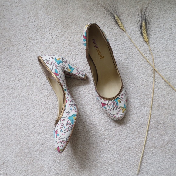 Faryl Robin Bird Patterned Block Heel - Picture 2 of 8